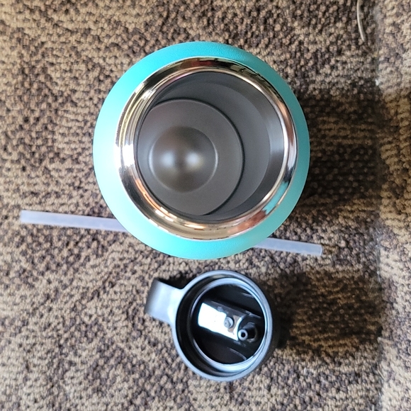 Hydro flask stainless steel water bottle 32oz - Picture 4 of 4